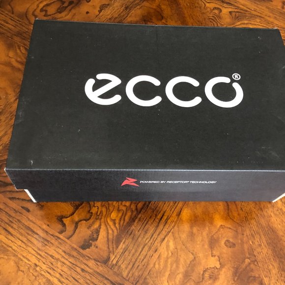 Brand New With Tags Stylish ECCO Boots - Picture 16 of 16